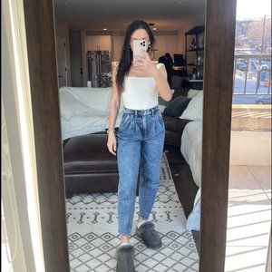 A&F Pleated High Rise 80s Mom Jean Size 25/0 Short